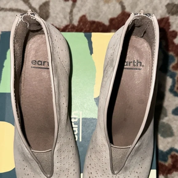 EARTH CALGARY QUEBEC LEATHER HEEL SZ 8.5 M 39.5 EU 🌸🐝 - Picture 7 of 10